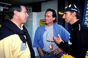 Images Dated 17th March 2003: Formula One World Championship: Barry Sheene and Damon Hill Jordan chat with a VIP
