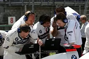 Images Dated 23rd April 2006: Formula One World Championship: BMW F1 Team mechanics on the grid