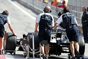 Images Dated 8th May 2005: Formula One World Championship: The car of Nick Heidfeld Williams BMW FW27 fails to leave the pits