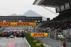 Korean Gallery: Formula One World Championship: Cars wait on the grid after the Red Flag