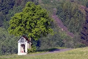 Images Dated 17th May 2003: Formula One World Championship: A chapel on a hill
