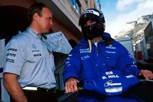 Monaco Collection: Formula One World Championship: Damon Hill, Arrows A18 DNF stops for a chat on his way to the pits