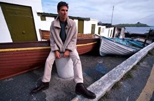 Images Dated 9th October 2001: Formula One World Championship: Damon Hill relaxes at the harbour near his home in Ireland