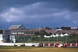 Japan Gallery: Formula One World Championship: Damon Hill Williams Renault FW15 leads Eddie Irvine Jordan Hart J193
