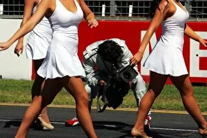 Images Dated 18th March 2007: Formula One World Championship: Dancers: Formula One World Championship, Rd 1