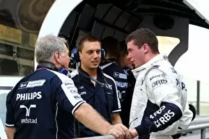 Images Dated 16th November 2010: Formula One World Championship: Dean Stoneman Williams talks with Patrick Head Williams Director