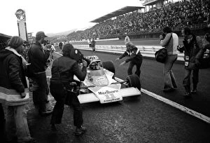 Pit Lane Gallery: Formula One World Championship: At the end of the race Teddy Mayer, McLaren Team Manager, centre