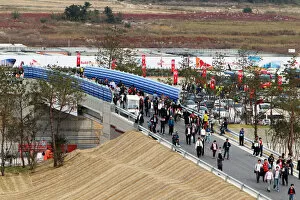 Korean Gallery: Formula One World Championship: Fans enter the track