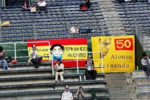 Images Dated 7th October 2004: Formula One World Championship: Fans of Fernando Alonso Renault