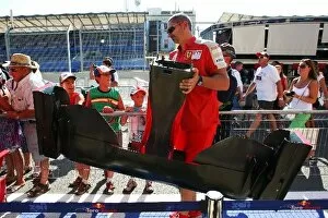 Images Dated 20th August 2009: Formula One World Championship: Ferrari carry car parts through the pit lane