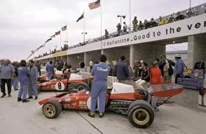 Pits Gallery: Formula One World Championship: Fifth placed Jacky Ickx sits on the pit wall beside his Ferrari