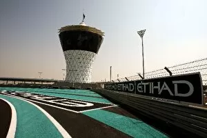 Images Dated 28th October 2009: Formula One World Championship: First corner and Shams Tower