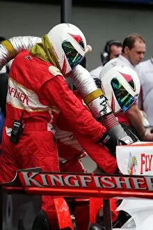 Images Dated 31st October 2008: Formula One World Championship: Force India F1 pit stop