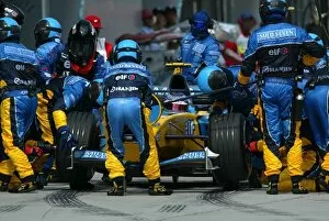 Pitstop Gallery: Formula One World Championship: Fourth placed Jarno Trulli Renault R23 makes a pit stop
