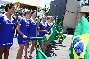 Brasilian Collection: Formula One World Championship: Grid girls on the drivers parade
