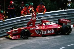 Images Dated 27th November 2001: Formula One World Championship: Heinz-Harald Frentzen Williams FW20 retired after colliding with