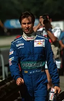 Images Dated 9th January 2001: Formula One World Championship: Heinz Harald Frentzen Sauber C15 walks back to the pits after