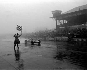 Flag Gallery: Formula One World Championship: Jackie Stewart Matra MS10 receives the chequered flag