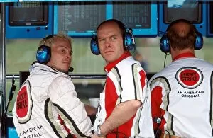 Images Dated 20th December 2000: Formula One World Championship: Jacques Villeneuve BAR PR01 with his engineer Jock Clear