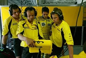 Images Dated 22nd March 2003: Formula One World Championship: Jordan team members watch the screens during qualifying