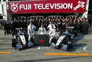 Images Dated 14th October 2002: Formula One World Championship: The McLaren Team gather for and end of season photo