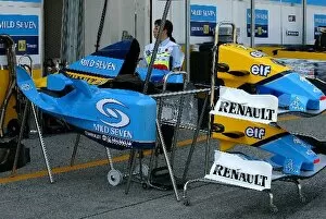 Images Dated 9th October 2003: Formula One World Championship: Mild Seven have new branding on the Renaults this weekend