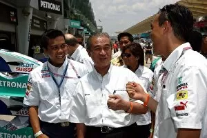 Images Dated 20th March 2005: Formula One World Championship: Mohathir Mohamad Malaysian Prime Minister during the drivers parade