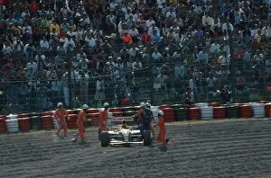 Images Dated 19th February 2001: Formula One World Championship: Nigel Mansell walks away from his Wiliams after spinning to
