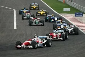 Images Dated 4th April 2004: Formula One World Championship: Olivier Panis Toyota TF104 leads the field