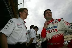 Images Dated 25th October 2004: Formula One World Championship: Ossi Oikarinen Toyota Race Engineer talks with Ricardo Zonta Toyota