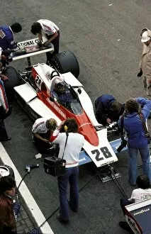 Images Dated 16th September 2003: Formula One World Championship: Penske mechanics work on the PC4 of John Watson