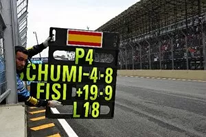 Images Dated 25th September 2005: Formula One World Championship: Pit board sign held out for World Champion Fernando Alonso Renault