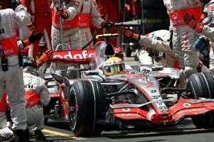 Images Dated 22nd October 2007: Formula One World Championship: Pitstop for Lewis Hamilton McLaren Mercedes MP4 / 22