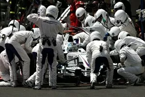 Images Dated 22nd October 2007: Formula One World Championship: Pitstop for Nick Heidfeld BMW Sauber F1.07