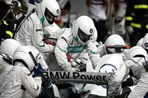 Images Dated 22nd October 2007: Formula One World Championship: Pitstop for Robert Kubica BMW Sauber F1.07