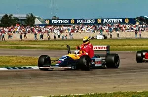 Formula 1 Gallery: Formula One World Championship: Race winner Nigel Mansell Williams FW14 carries back to the pits