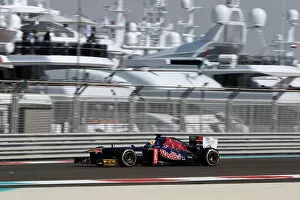 United Arab Emirates Gallery: Formula One World Championship, Rd17, Abu Dhabi Grand Prix, Practice, Yas Marina Circuit