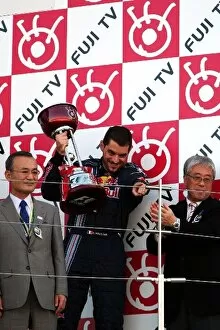 Images Dated 4th October 2009: Formula One World Championship: Red Bull engineer receives the constructors trophy