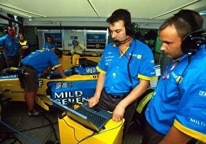 Images Dated 28th May 2002: Formula One World Championship: The Renault team work on set-up of the R202