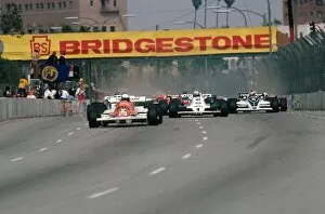 Images Dated 31st January 2001: Formula One World Championship: Riccardo Patrese Arrows A3 leads from pole position at the start