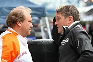 Images Dated 17th October 2009: Formula One World Championship: Robert Fearnley Force India F1 Team talks with Nick Fry Brawn