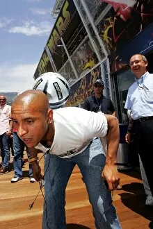 2005 Gallery: Formula One World Championship: Roberto Carlos Footballer in the Red Bull Racing Energy Station