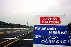 Images Dated 5th October 2006: Formula One World Championship: Sign warning against getting muddy on the track