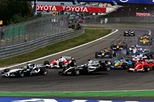 2005 Gallery: Formula One World Championship: The start of the race as Mark Webber Williams BMW FW27 hits Juan