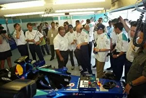 Images Dated 17th March 2002: Formula One World Championship: Team Owner Peter Sauber shows the King of Malaysia around