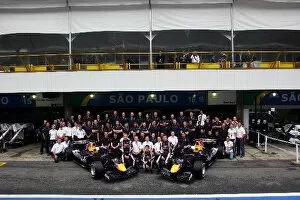 Images Dated 20th October 2006: Formula One World Championship: A team photograph for Red Bull Racing