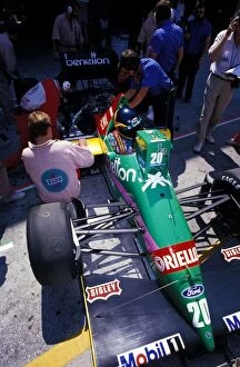 Mexico Gallery: Formula One World Championship: Thierry Boutsen Benetton Ford B187, in the pits