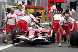 Fuji Gallery: Formula One World Championship: Toyota in the pitlane