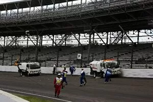 Indianapolis Gallery: Formula One World Championship: The track is cleared after the crash of Ralf Schumacher Toyota