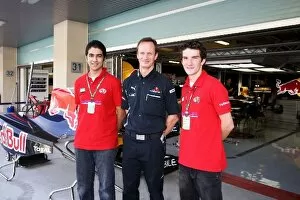 Images Dated 29th October 2009: Formula One World Championship: UAE F1 In Schools winners with the Paul Monaghan Red Bull Racing